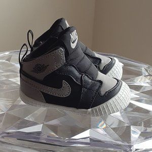 Nike Air Jordan 1 crib booties black & grey